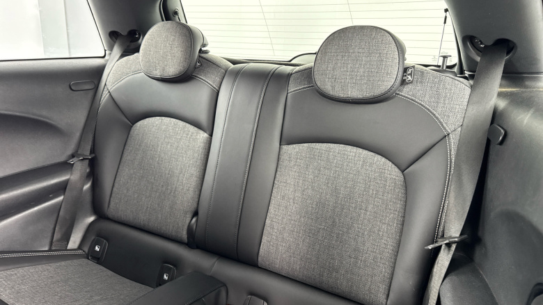 MINI Hatchback 135kW Cooper S Level 2 33kWh 3dr Auto Electric Hatchback